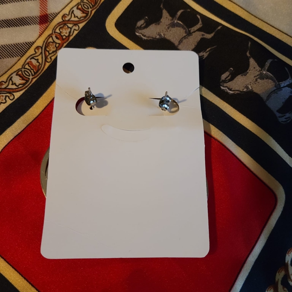 Earrings - Picture 2 of 3